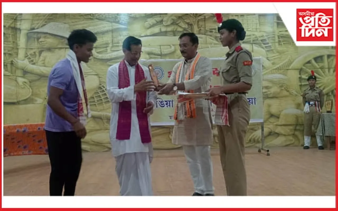 ৰঙিয়া মহাবিদ্যালয়ৰ প্ৰতিষ্ঠা দিৱসত উদিত কলিতাক সম্বৰ্ধনা...